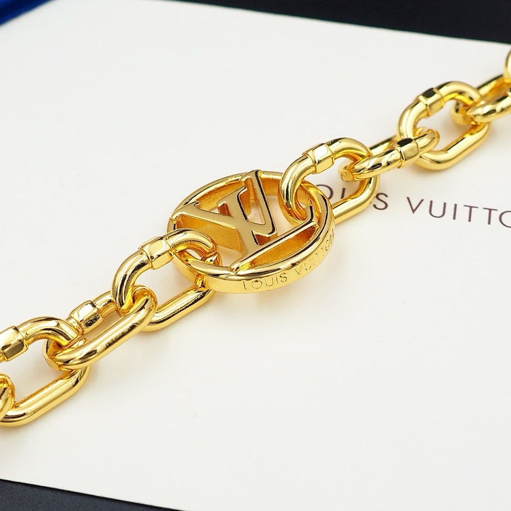 Louis Vuitton Gold Chain Bracelet - Picture 4 of 15